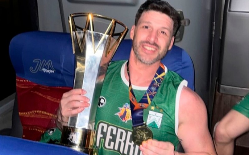 Ale Diez complet su rompecabezas de ttulos